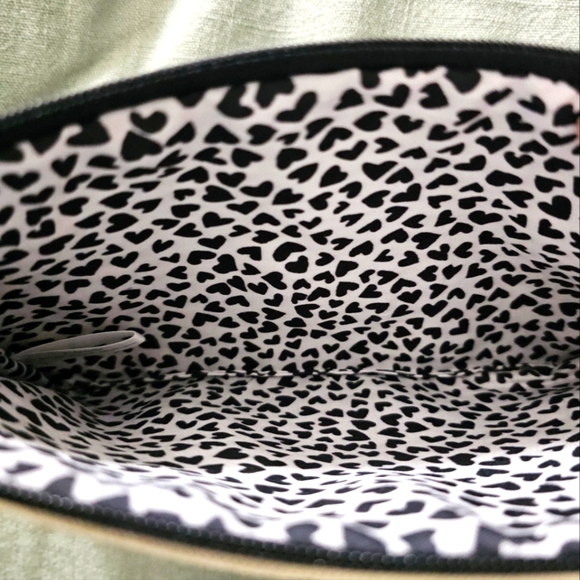 Love Graphic Zipper Pouch Black White‎ Heart Valentine Toiletry Makeup Geometric - Picture 3 of 4